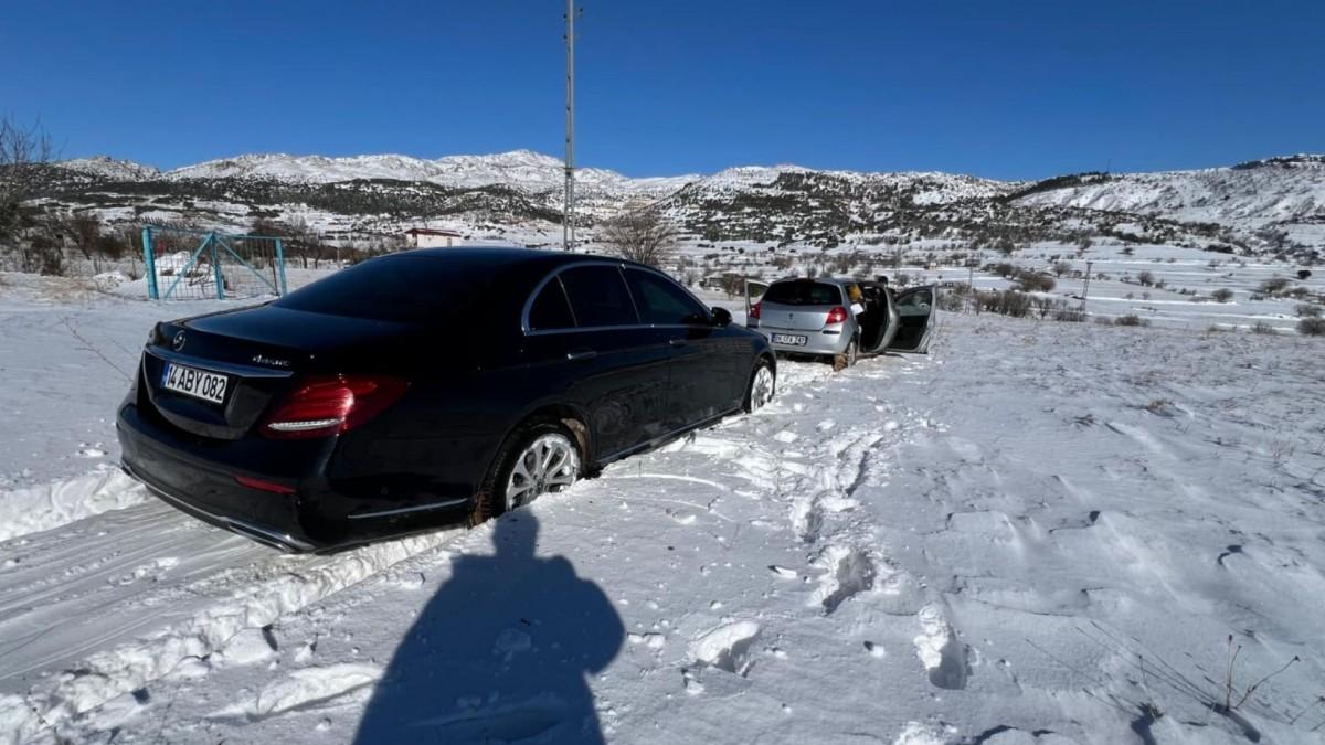 Yoğun kar nedeniyle köyde mahsur kalan vatandaşın yardımına komşusu yetişti - Videolu Haber
