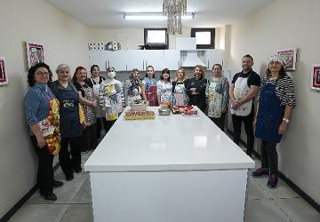 Mutfak atölyesinde Gaziemir'in yeni aşçıları yetişiyor