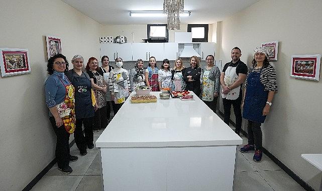 Mutfak atölyesinde Gaziemir'in yeni aşçıları yetişiyor