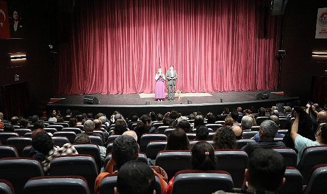 “Yaftalı Tabut" Maltepe Tiyatro Festivali'ne konuk oldu “Yaftalı Tabut" Maltepe Tiyatro Festivali'ne konuk oldu