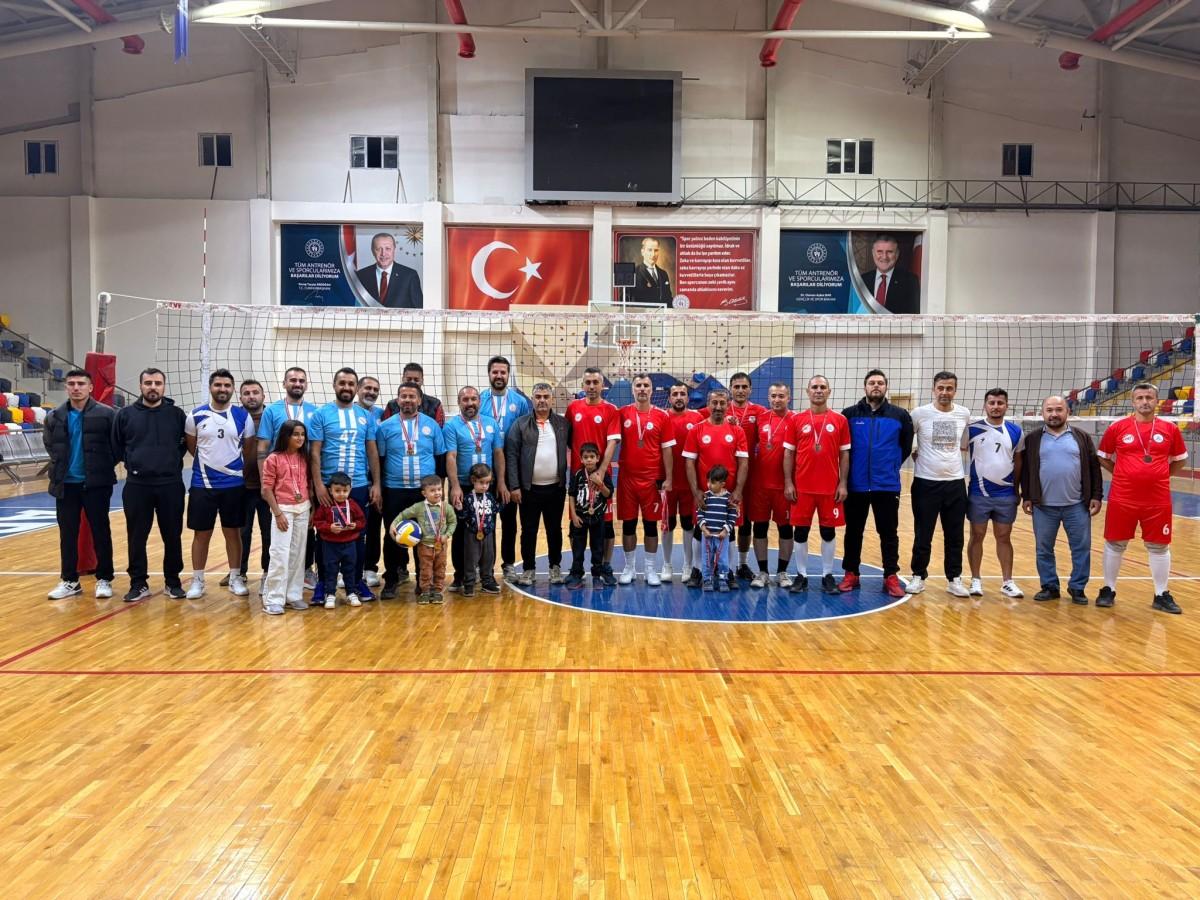 Adıyaman İl Millî Eğitim Müdürlüğü Voleybol Takımı il birincisi oldu Adıyaman İl Millî Eğitim Müdürlüğü Voleybol Takımı il birincisi oldu