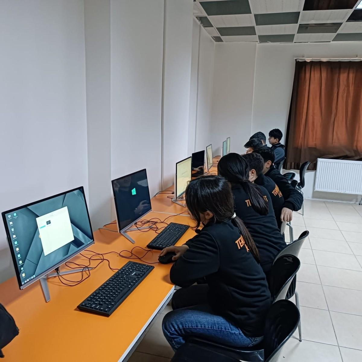 Eğitimci İş İnsanı Mustafa Yılmaz’dan Adıyamanlı Gençlere Yazılım Çağrısı