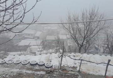 Çelikhan ilçesine Nisan ayında kar yağdı - Videolu Haber