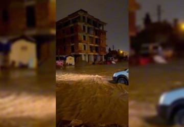 Adıyaman’da sağanak yağış sonrası cadde ve sokaklar sular altında kaldı - Videolu Haber