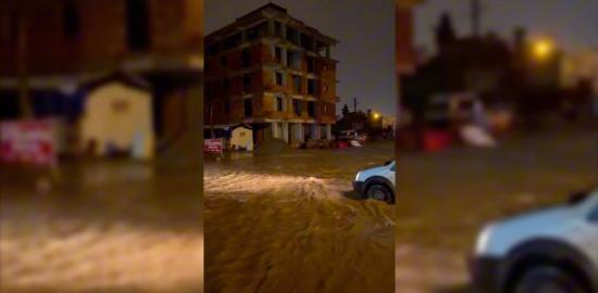 Adıyaman’da sağanak yağış sonrası cadde ve sokaklar sular altında kaldı - Videolu Haber