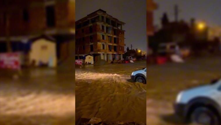 Adıyaman’da sağanak yağış sonrası cadde ve sokaklar sular altında kaldı - Videolu Haber