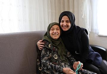 92 Yaşındaki Neriman Teyze'ye Duygu Dolu Doğum Günü Sürprizi