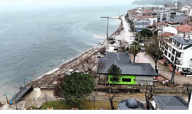 Büyükşehir'den Ulaşlı sahiline dalga kırıcı set