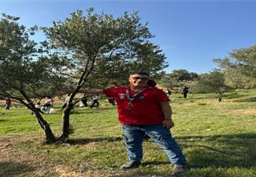 Engelli yurttaşlar ve yakınları zeytin hasadında buluştu