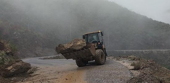 Büyükşehir ekiplerinin Alanya yollarında kış mesaisi sürüyor
