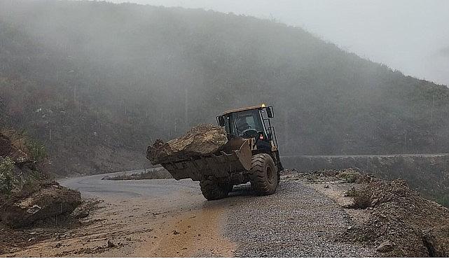 Büyükşehir ekiplerinin Alanya yollarında kış mesaisi sürüyor