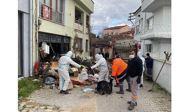 Görükle'de iki katlı çöp ev temizlendi