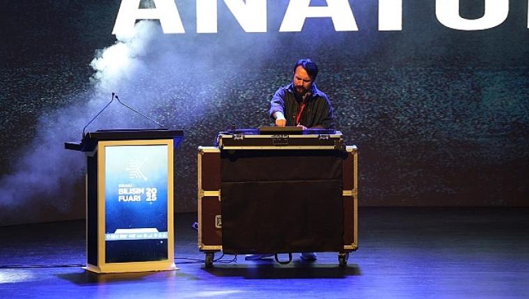 Yapay zekâ, Kongre Merkezi'nde müzikle coştu