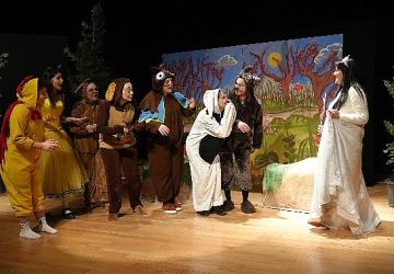 Masal Dünyası minik izleyicilerle buluştu