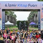 İZKİTAP'a her yaştan ziyaretçi