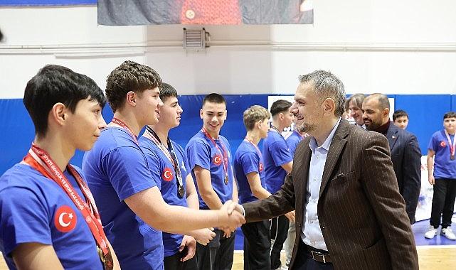 Başkan Vekili Akın'dan genç sporculara tam destek