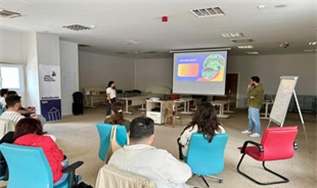 İzmir'de gençlere belediye çalışmaları hakkında eğitim
