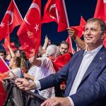 “Cumhuriyet, bir ülkenin küllerinden yeniden doğuşunda, karanlığa meydan okuyuşundadır" “Cumhuriyet, bir ülkenin küllerinden yeniden doğuşunda, karanlığa meydan okuyuşundadır"