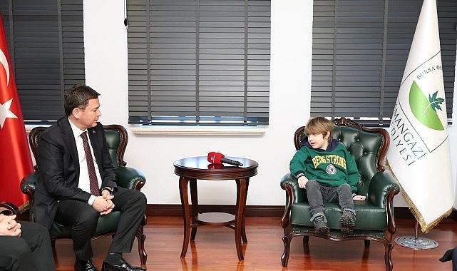 DMD Hastası Yağız Efe'ye Başkan Aydın'dan Destek