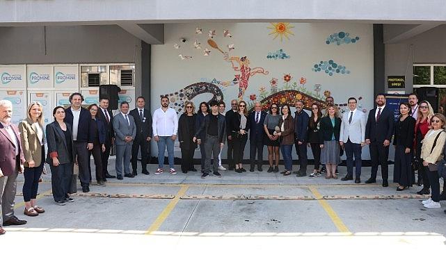 Nilüfer'de renkli dayanışma: Sanat ve sevgi panosu