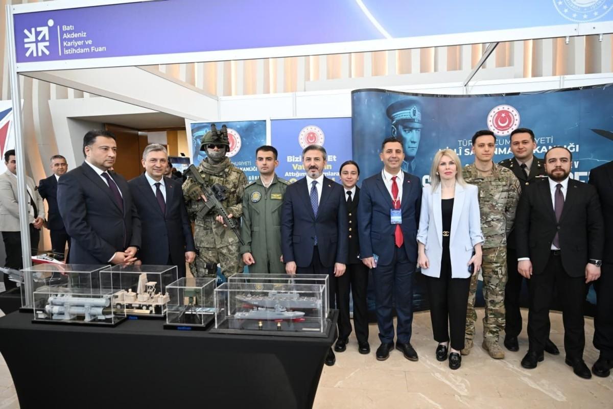 Bakan Yardımcısı Ahmet Aydın gençlerle bir araya geldi