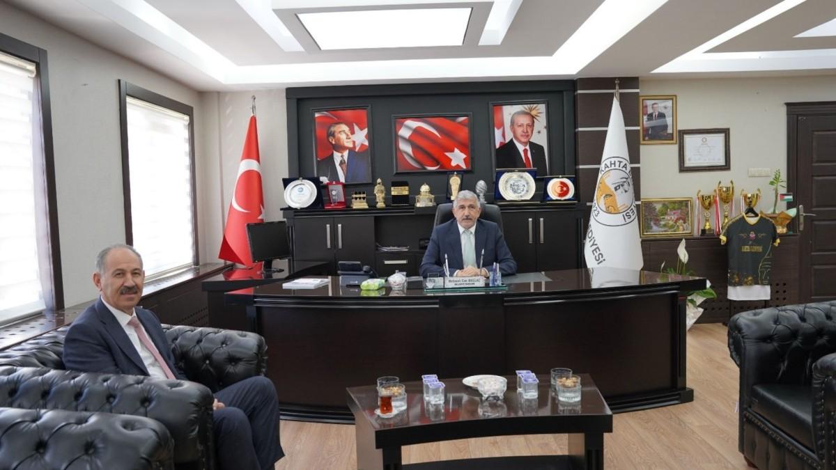 Kardeş Belediye Başkanı Arpaçay’dan Kahta Belediyesi’ne ziyaret