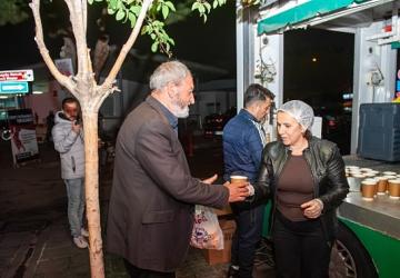 Karşıyaka'da soğuk sabahlara sıcak dokunuş: Çorba ikramı başladı