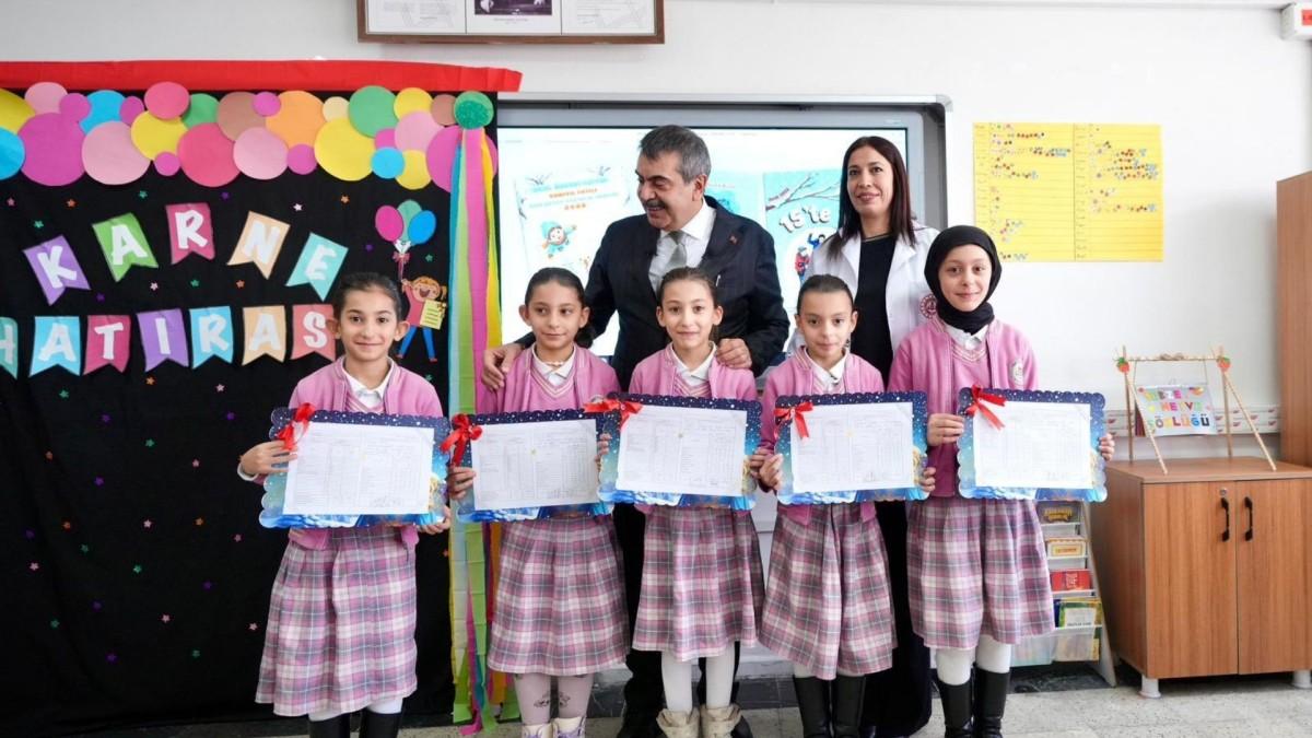 Bakan Yusuf Tekin’den teşekkür ve tatil mesajı