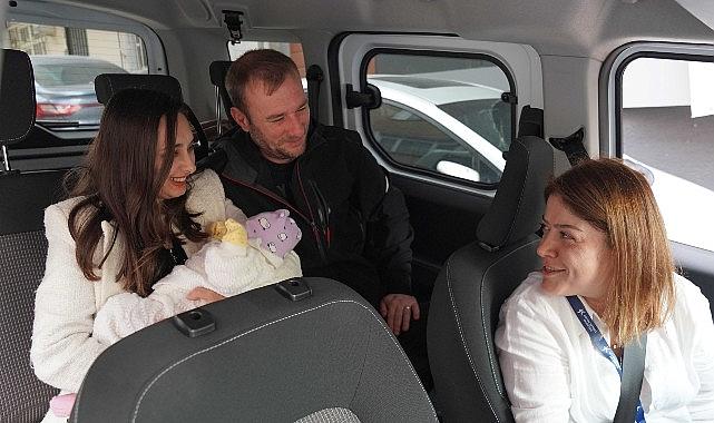 Anne ve Anne Adayları Bir Yılda 3 Bin 612 Defa 'Anne Taksi'yi Kullandı Anne ve Anne Adayları Bir Yılda 3 Bin 612 Defa 'Anne Taksi'yi Kullandı
