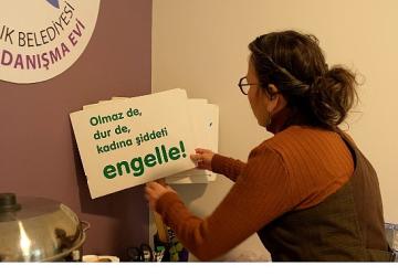 16 Hafta Sürecek Olan Kadının İnsan Hakları Eğitim Programı Ayvalık'ta Başladı