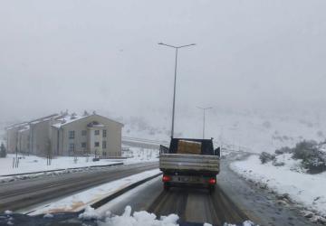 Besni’de karla mücadele çalışmaları aralıksız sürdürülüyor