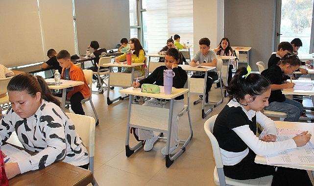 Efes Selçuk Belediyesi'nden öğrencilere anlamlı destek Efes Selçuk Belediyesi'nden öğrencilere anlamlı destek