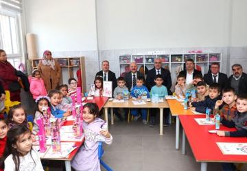 Vali Varol, Mehmetçik İlkokulu’nda karne dağıtım törenine katıldı