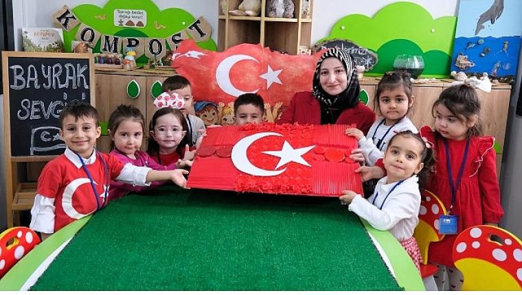 Lokomotif'te ilk ders zili “Bayrak Sevgisi" ile çaldı