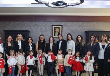 Kreş öğrencilerinden başkan Köymen'e 23 Nisan ziyareti