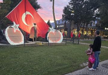 Kemer Belediyesinden Atatürk'ü anma köşesi