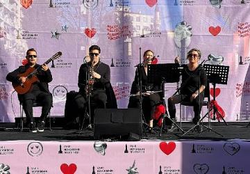 Aşkın melodileri Alsancak'ta yükseldi