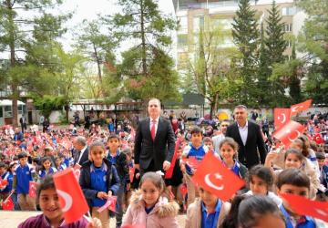 Adıyaman’da okullarda ‘Al Bayrak’ coşkusu: 23 Nisan haftası birlik mesajlarıyla başladı - Videolu Haber