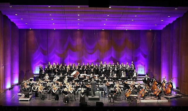 İDSO DenizBank Konserleri'nde Ulu Önder'e “Son Veda" ile saygı duruşu