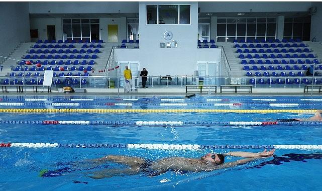 DEÜ Kapılarını Millî Yüzücü Emre Sakçı'ya Açtı