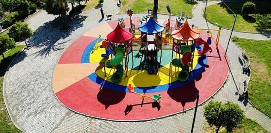 Narlıdere'de Oyun Parkı Zeminleri Yenileniyor