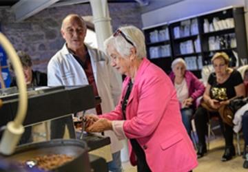 Torunlara kahve sözü: İleri yaş baristalar iş başında