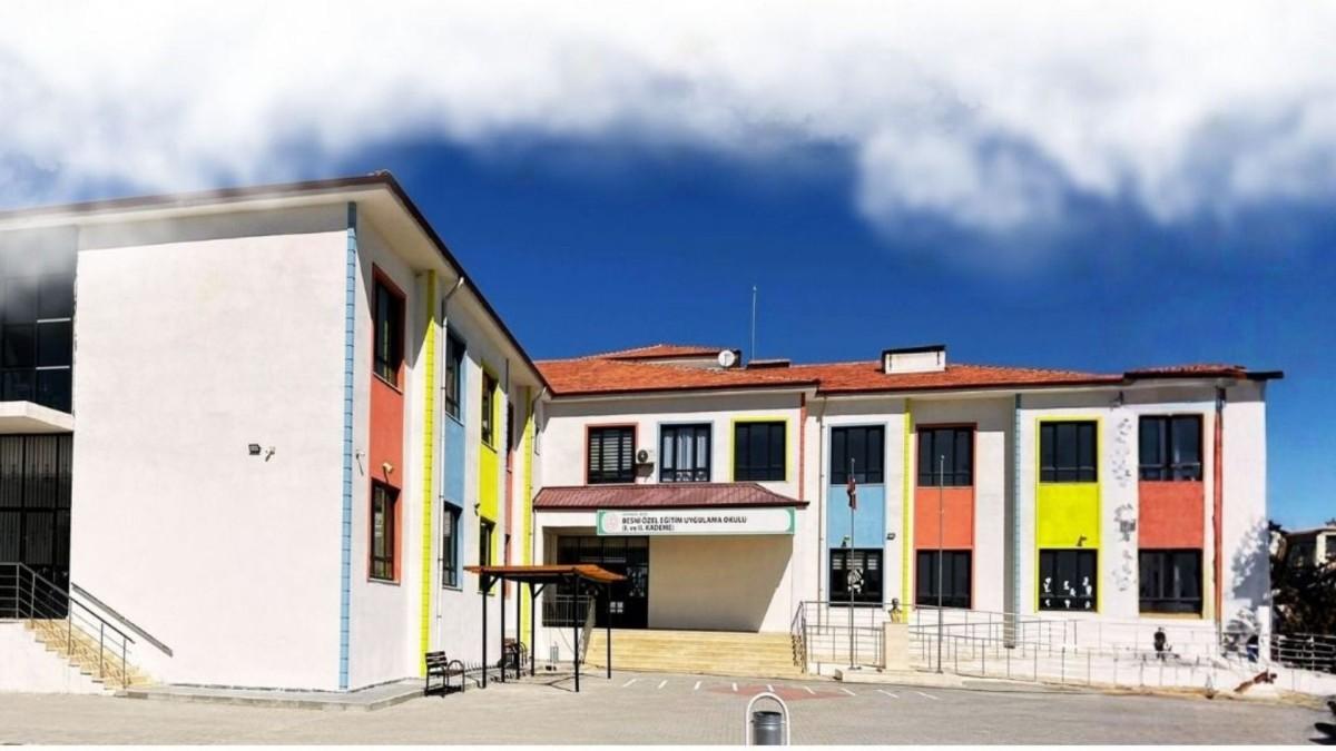 Besni’de 2025 yılı eğitim yatırımları kapsamında çok sayıda okul hizmete açıldı