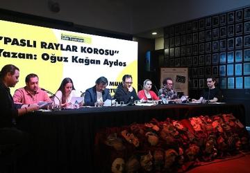 Muhsin Ertuğrul Okumaları “Paslı Raylar Korosu" Oyununa Yoğun İlgi