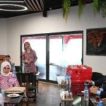 Kartepe'de Kadın Eğitimcilere Anneler Günü Sürprizi
