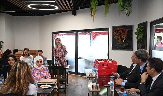 Kartepe'de Kadın Eğitimcilere Anneler Günü Sürprizi