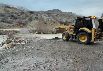 Sincik’te gece gündüz çalışıldı yollar açık tutuldu