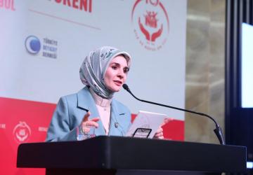 Çalışan anne ve babalar için doğum izinleri uzatılıyor