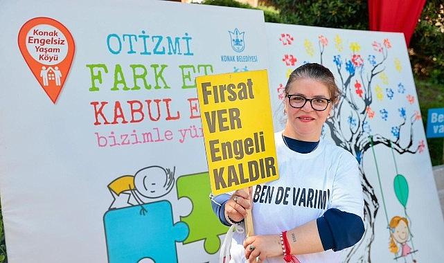 Konak'ta Otizm Farkındalık Günü'nde 'Biz de Varız' dediler