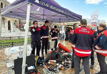 30 Ekim ve 6 Şubat'ın sessiz tanıkları İzmir'de sergilendi